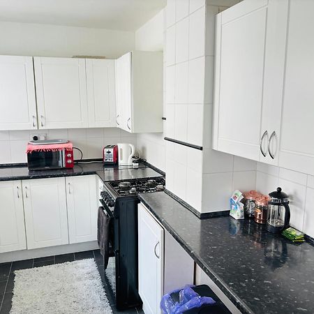 Entire 3 Bedroom House- Free Parking Liverpool Esterno foto
