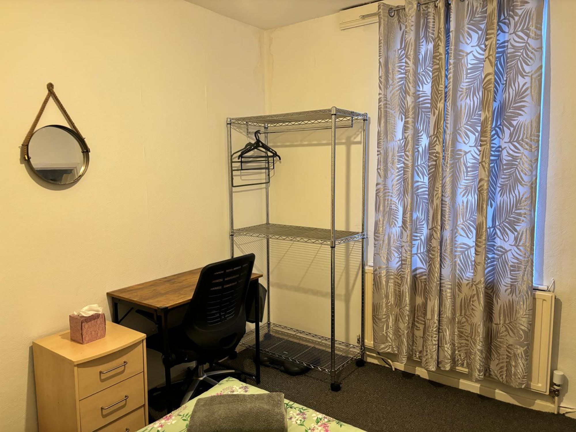 Entire 3 Bedroom House- Free Parking Liverpool Esterno foto