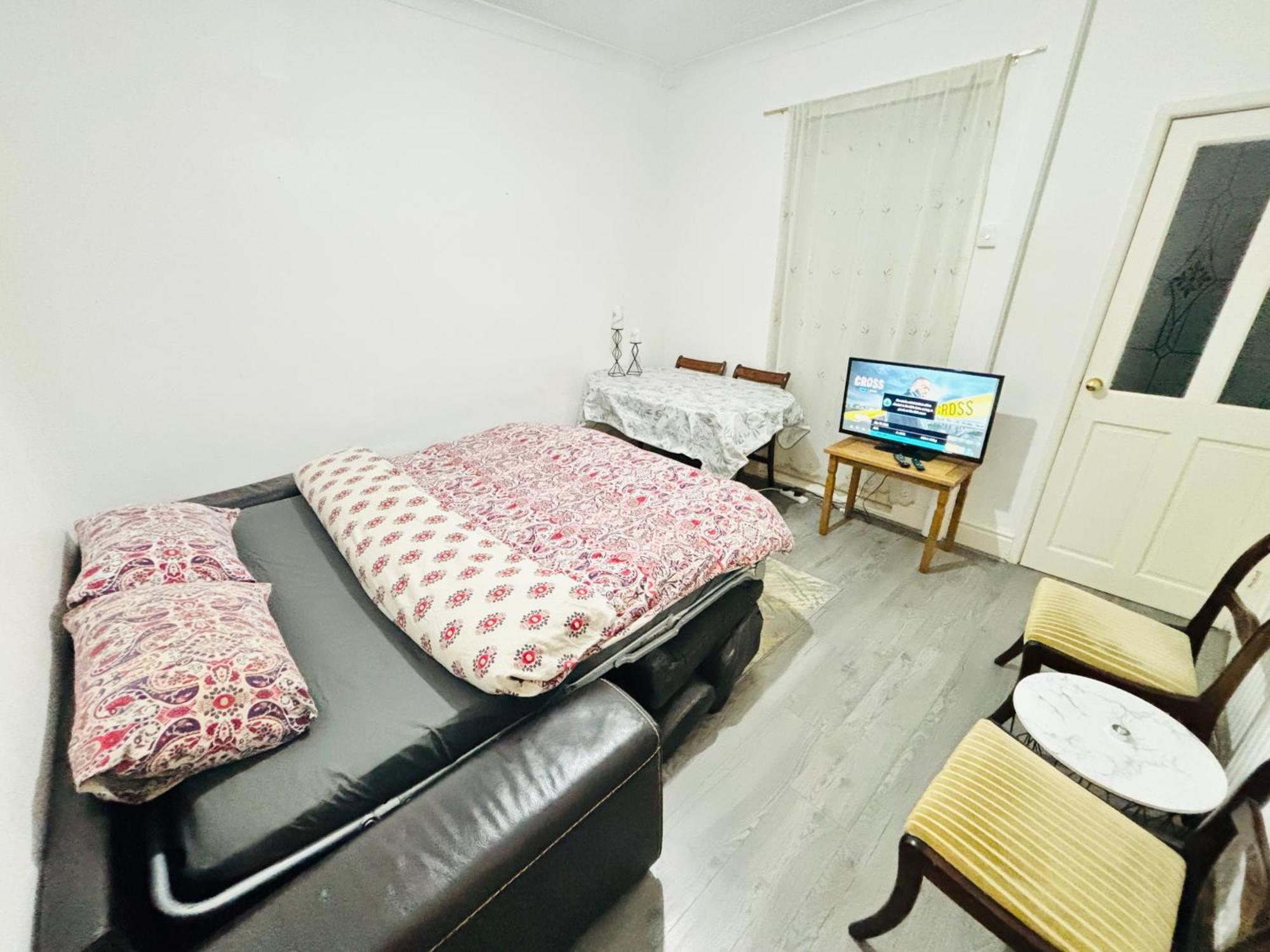 Entire 3 Bedroom House- Free Parking Liverpool Esterno foto